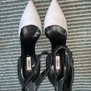 Guess pumps